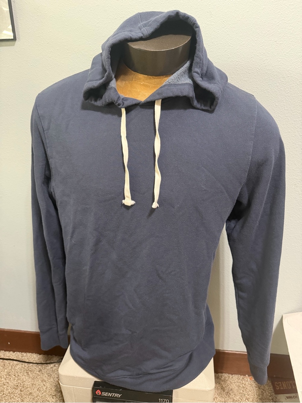 Travis Mathew Men's Large Navy Hooded Pullover Sweatshirt with Drawstring